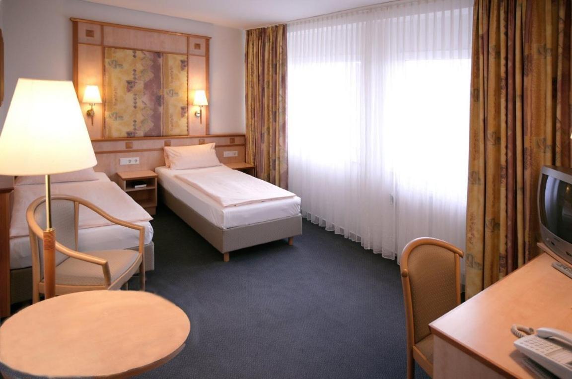 Hotel Wetterau - Self-Check-In Wölfersheim Eksteriør billede